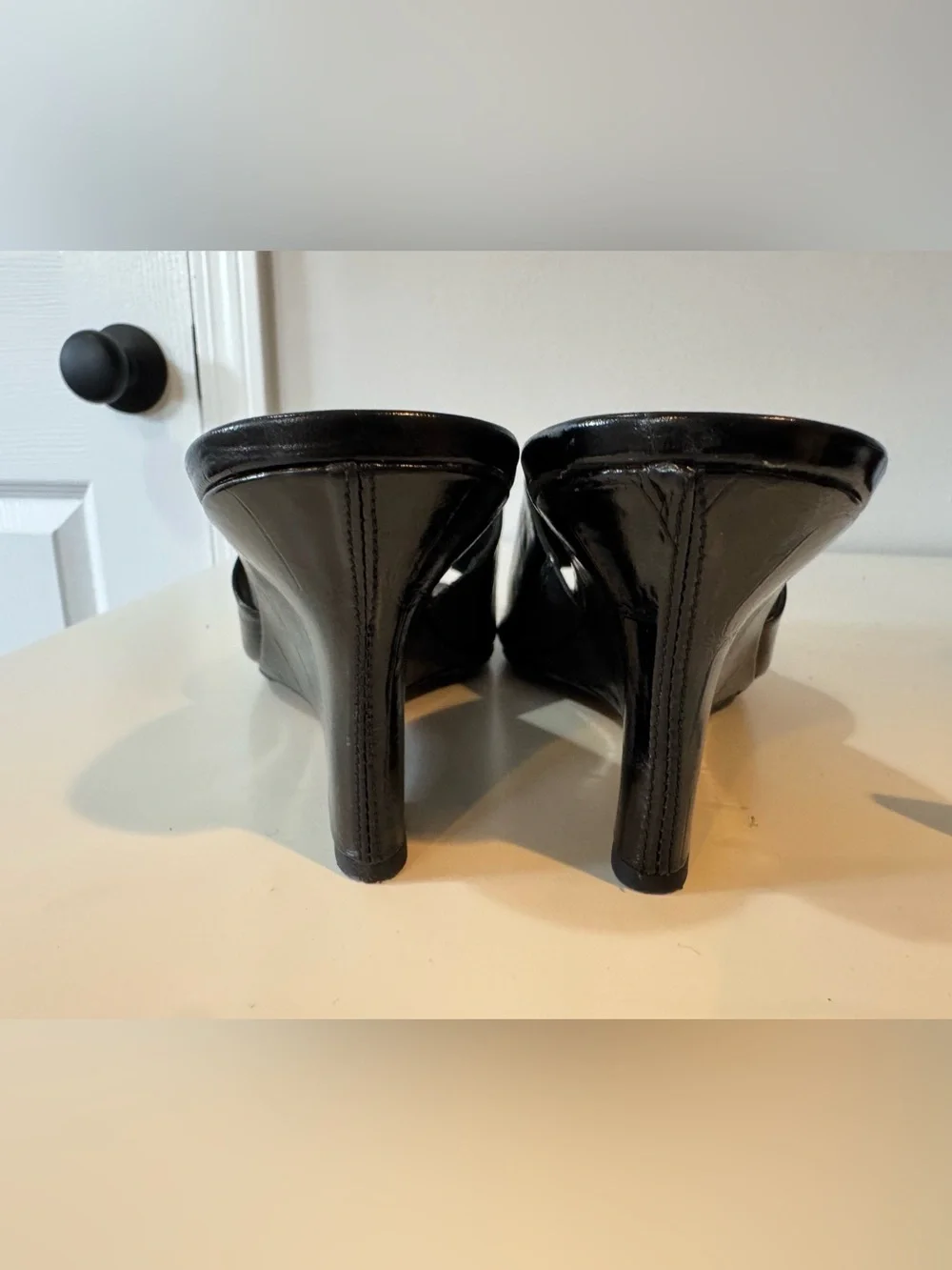 Vince sleek black
